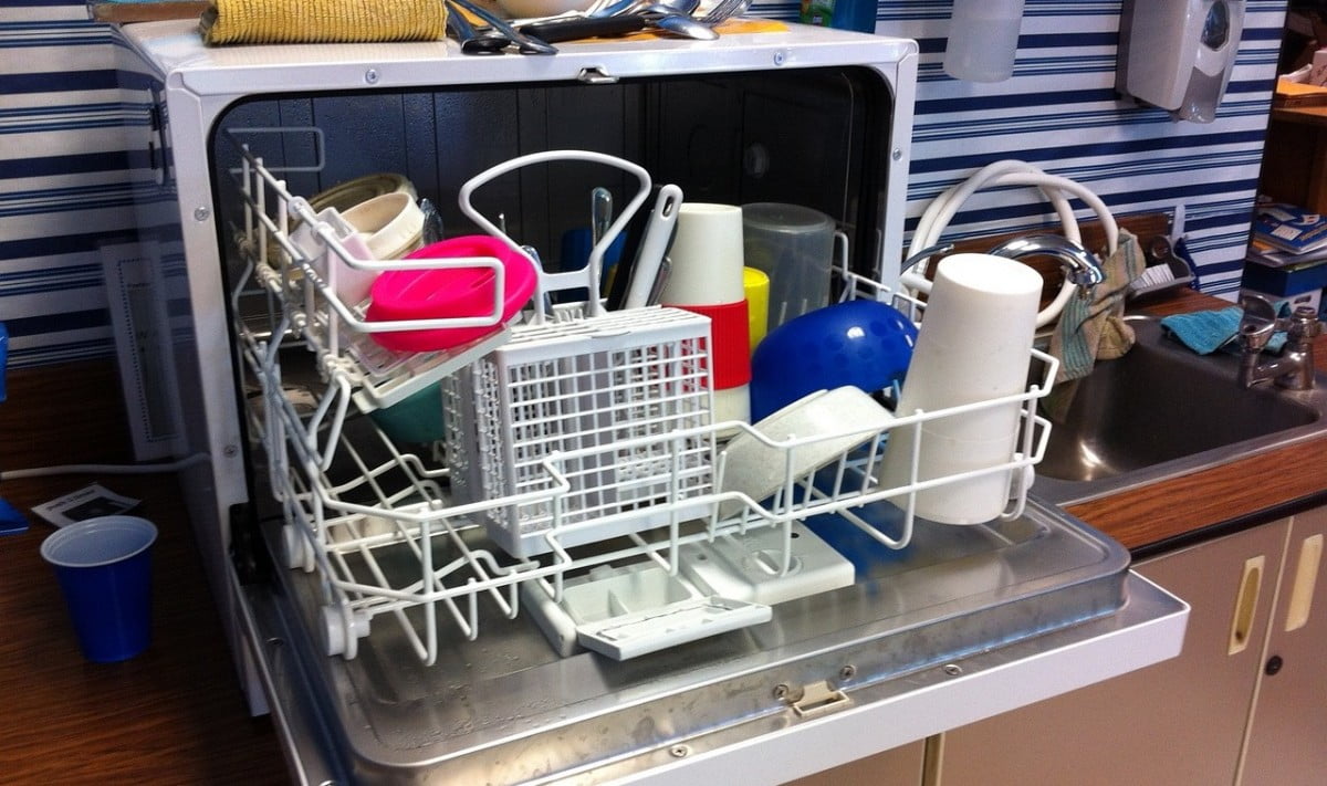 Who Invented The Dishwasher? (Why and When?)